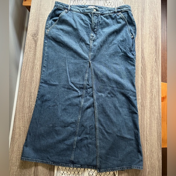 NEW Good American fit and flare denim maki skirt - Picture 2 of 8
